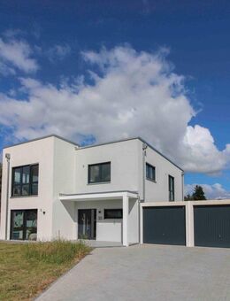 *Neubau im Bauhausstil* Gehobenes Ambiente und perfekte Energieeffizienz! - Burkau