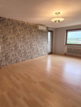 Großzügige und gepflegte 2 Zimmer-Wohnung mit Aufzug und herrlicher Aussicht! - Markgröningen