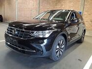 VW Tiguan, 1.5 TSI Move, Jahr 2023 - Lehrte