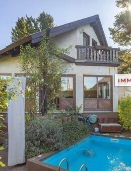 IMMOBERLIN.DE - Charmantes Einfamilienhaus auf 3 Etagen modern ausgestattet mit Sonnenterrassen & Gartenidylle - Berlin