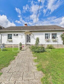 Charmantes Einfamilienhaus mit Terrasse, großem Garten und Weitblick in ruhiger Lage von Merchweiler - Merchweiler
