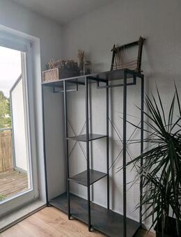 Offener Kleiderschrank - Wismar