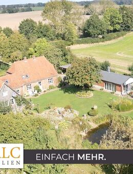 "Absolute Rarität: Charmanter 3-Seitenhof mit 8.047m² Grundstück und idyllischem Naturteich" - Pokrent