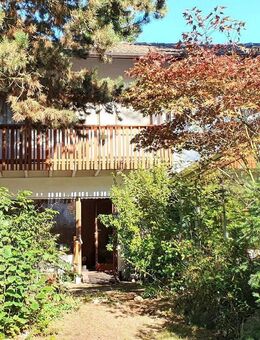 Mögeldorf-Unterbürg: Ruhig gelegene großzügige Doppelhaushälfte mit Garage, Wintergarten und schön eingewachsenem Garten! - Nürnberg