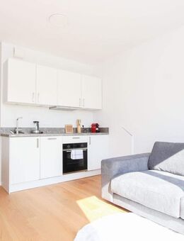 Möbliertes 1,5-Zimmer-Apartment mit Loggia - München