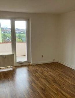 Sonnige 3-Zimmer-Wohnung mit Balkon und Stellplatz in Höhenlage ab sofort zu vermieten! - Reichenbach (Vogtland)