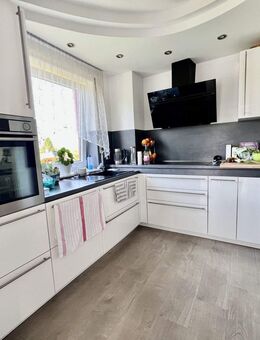 Beeindruckende Maisonettwohnung mit 2 Balkonen + Sauna + Fußbodenheizung+ vielen Extras in Top Lage! - Holzminden