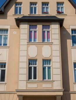 viel Platz auf 104 m² - Altbauwohnung - Bad mit Dusche und Badewanne - Balkon - Flöha