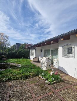 Charmantes Zweifamilien-Reiheneckhaus mit großzügigem Bungalow-Anbau - Schwaig (Nürnberg)
