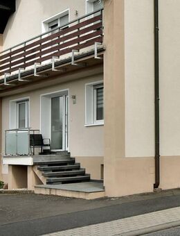 Die "linke-Haus-Möglichkeit" an der Hauptstraße 3 in Mackenrodt mit 2 Garagen und Gartenfläche - Mackenrodt