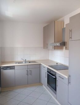 Sonnige Dachgeschosswohnung mit Einbauküche - Greiz