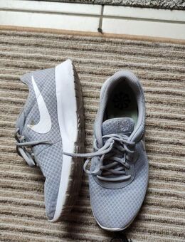 Graue Nike Sneaker Damen - Ludwigsburg