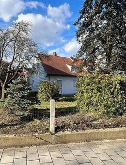 Für Handwerker! Leerstehendes Reiheneckhaus mit großem Garten zum Renovieren und Erweitern! - Regensburg
