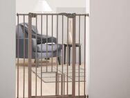 Savic Dog Barrier Treppenschutz mit Katzenklappe - Höhe 107 cm, Breite 75 bis 84 cm