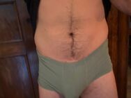 Sexy Boy mit XXL Dick verkauft getragene Unterhosen und mehr - Würzburg