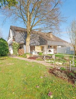 Lichtdurchflutetes Zweifamilienhaus in ruhiger Lage von Wendlingen-Bodelshofen - Wendlingen (Neckar)