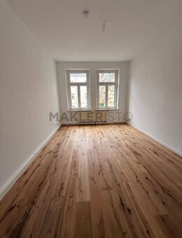 **Frisch renovierte 2-Zimmer-Wohnung mit Tageslichtbad & Stellplatz** - Leipzig