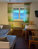 Möblierte 2-Zimmer-Wohnung mit Balkon & Einbauküche – zentral in Büchlberg in 94124