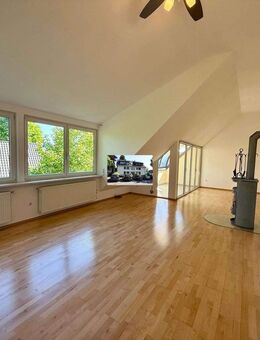 Lichtdurchflutete Dachgeschoss Wohnung in D-Urdenbach zu verkaufen - Düsseldorf