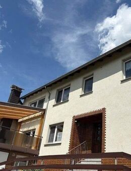 KEINE RENOVIERUNG NOTWENDIG, Gepflegtes Einfamilienhaus, umfangreich modernisiert, 2 Garagen und angelegter Garten - Ringgau