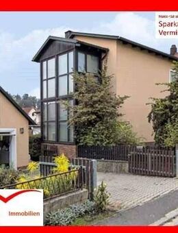"INDIVIDUELLES FAMILIENDOMIZIL" Interessantes und großes Wohnhaus mit sonnigen Garten und Garagen - Poppenricht
