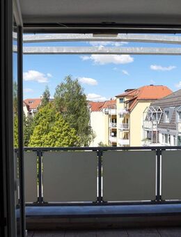 Licht. Luft. Lebensqualität. Dachgeschoss-Wohnung mit Balkon & Stellplatz - Zwickau