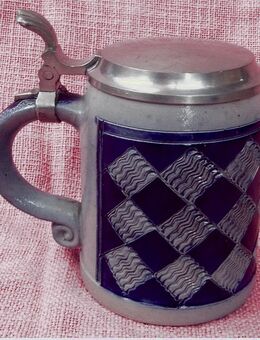 Bierkrug aus Steinzeug - Merkelbach Höhr Grenzhausen - Mit Rautenmuster / Zinndeckel - ca. 0,5 Lt. Volumen - Groß Gerau
