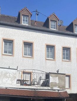 NEWEL - BUTZWEILER - Beidseitig angebautes Einfamilienhaus mit Balkon und 2 Stellplätzen - Newel