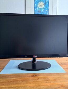 LG Flatron Monitor 24EA53VQ-P / 24 Zoll - mit Standfuß - Konstanz