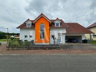 Charmantes Einfamilienhaus mit Doppelgarage, Kamin & PV-Anlage in ruhiger Lage von Waldmohr - Waldmohr