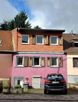 Renoviertes Einfamilienhaus mit Innenhof, Gartenterrasse, Garten, 2 Autoabstellplätzen vor dem Haus, in St. Ingbert (Nähe Elsterstein und Krankenhaus) - Sankt Ingbert