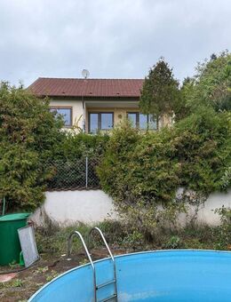 Potenzial für Großes - Sanierungsbedürftiges EFH und Baugrundstück mit einzigartiger Hanglage - Emskirchen