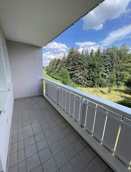 Naundorf, OT Hof...Grün soweit das Auge reicht und Balkon! - Naundorf