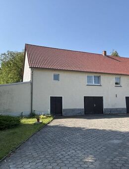 Wohnhaus mit Garagen und Nebengelass - Löbau