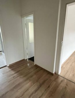 Stilvolles Ankommen im Erdgeschoss - wohnen im Herzen des Altbaus - Hainichen (Sachsen)