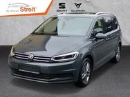 VW Touran, 1.5 TSI COMFORTLINE digitales El, Jahr 2024 - Ostheim (Rhön)