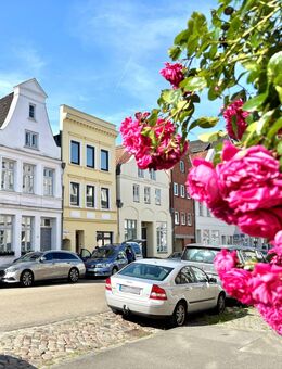 Modernisiertes Altstadthaus an der Obertrave mit Dachterrasse und Blick auf den Lübecker Dom - Lübeck