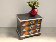 Kleine antike KOMMODE, 3 Schubladen, Shabby Grau-Braun und Bunt, Vollholz um 1920er - Sinzig