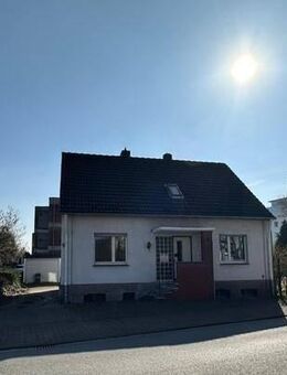 Sanierungsbedürftiges Einfamilienhaus mit Baugrundstück im Herzen von Lünen - Lünen