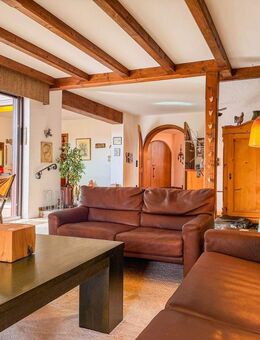 großflächiges Einfamilienhaus mit Wellnessbereich und Doppelgarage in Schäftlarn - Schäftlarn