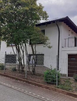 Großzügiger Bungalow mit Einliegerwohnung (1-2 Familienhaus) mit Wintergarten, Balkon, Garten, Do-Garage und Stellplätzen - Freisen