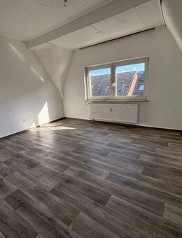 Dachgeschosswohnung ohne viele Schrägen mit außergewöhnlicher Raumaufteilung - Oberhausen