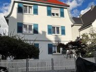 Zentral gelegene, schöne, helle 2,5 Zimmer Wohnung mit Balkon, Keller und Gartenmitbenutzung - Fellbach