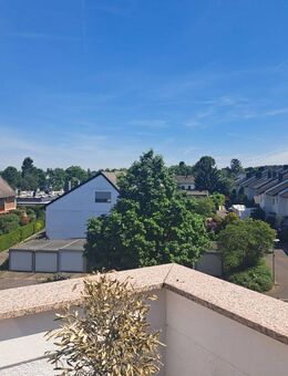 **Geschmackvolle 3-Zimmer-Maisonette mit Sonnenloggia und Weitblick – ideal zum Wohnen und Arbeiten** - Dreieich