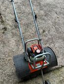 Motorhacke für Garten, mit rotierenden Bürsten für Gewegreinigung in 47228