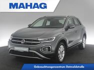 VW T-Roc, 1.5 TSI Style ParkLenkAssist AppConnect Digitalro, Jahr 2022 - München