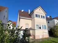 Kirchheim-Paradiesle: Wohnen in bester Lage- stilvolles EFH mit hohen Decken und viel Platz ! - Kirchheim (Teck)