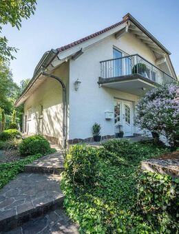 Traumhaft Wohnen mit Schlossblick! Geräumiges Einfamilienhaus mit Garten in Rauenberg-Rotenberg - Rauenberg