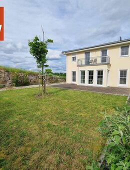 Vor den Toren von Würzburg: Modernes Einfamilienhaus mit Einliegerwohnung, Doppelgarage und Garten - Seinsheim