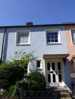 Ihr neues Zuhause: Charmantes Reihenhaus mit Terrasse und Balkon – 131,50 m² Wohnkomfort in bester Lage von Feucht - Feucht